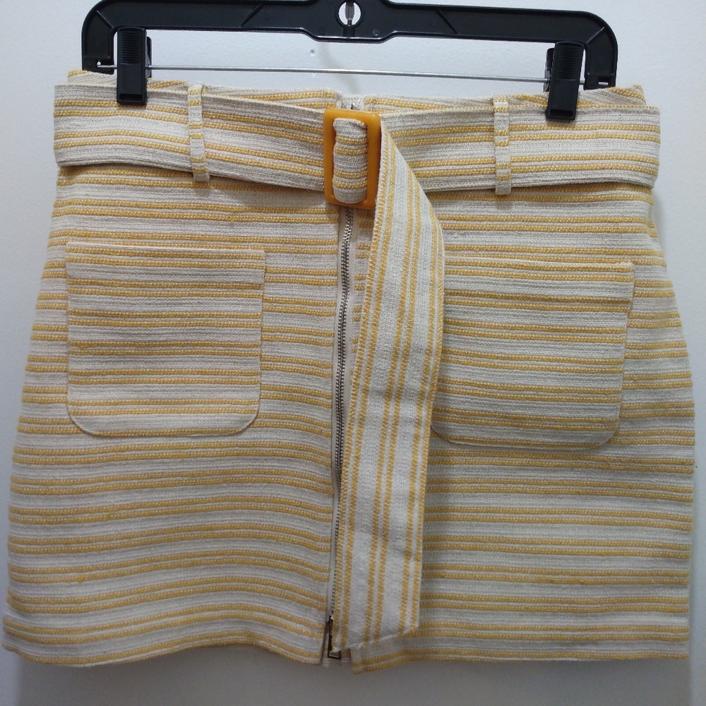 NEW!! Moon River, vintage look zip skirt. Size medium.